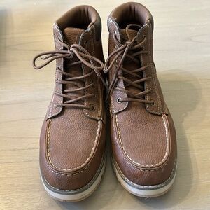 Mens Levi's Red Tab Boots size 11. Boots are in excellent pre-owned condition.